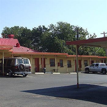 Madill Inn Exterior photo