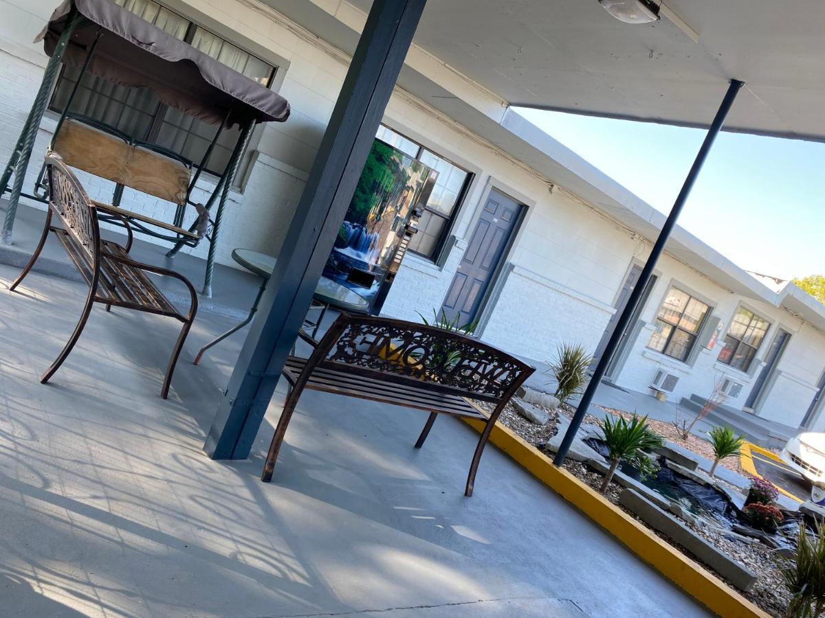 Madill Inn Exterior photo