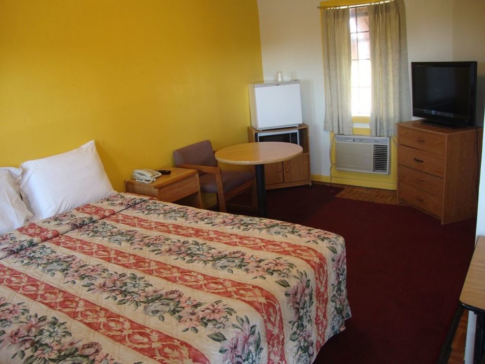 Madill Inn Room photo