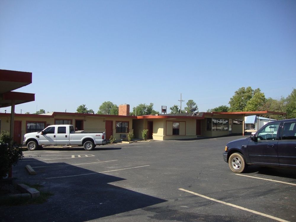 Madill Inn Exterior photo