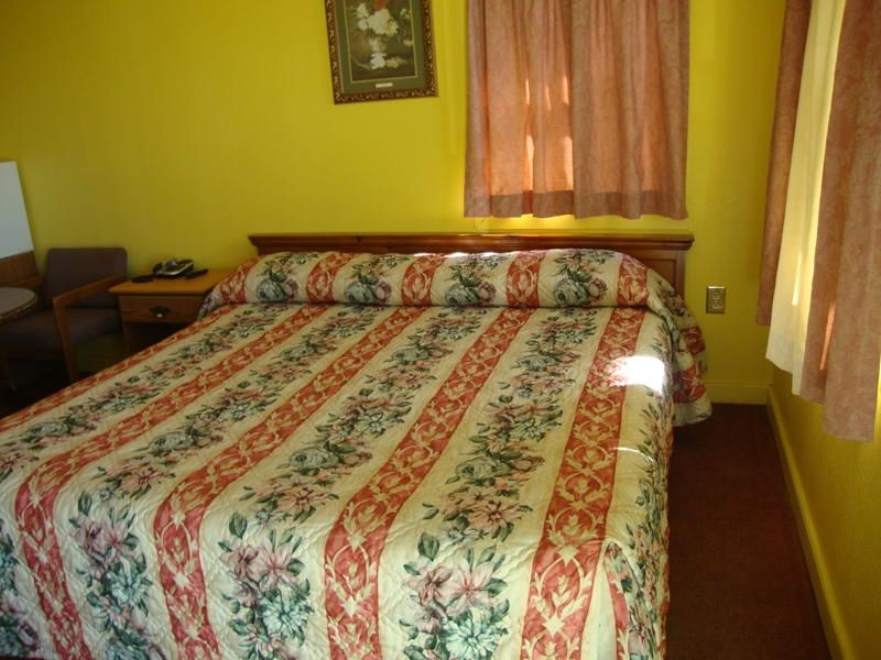 Madill Inn Room photo