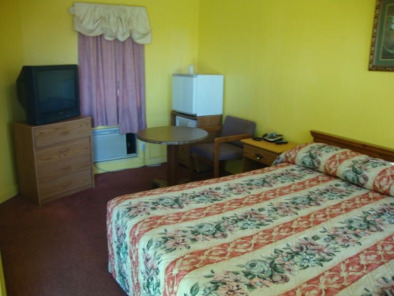 Madill Inn Room photo