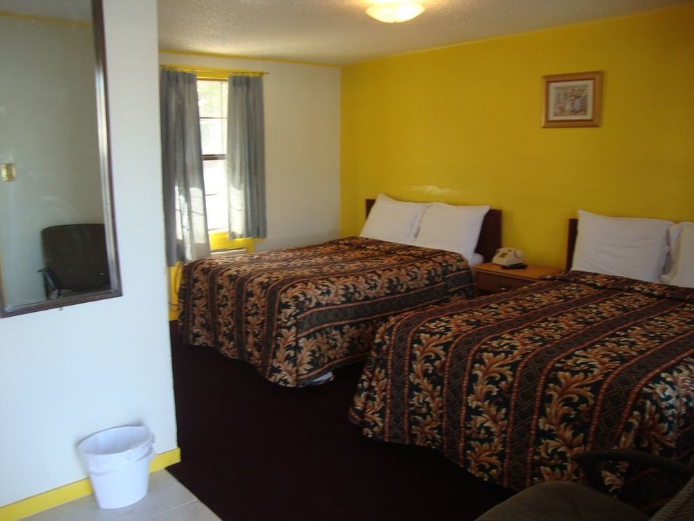 Madill Inn Room photo