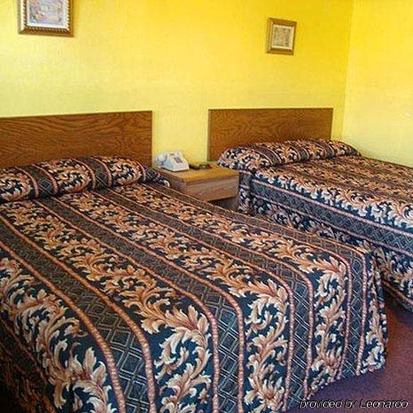 Madill Inn Room photo