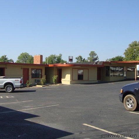 Madill Inn Amenities photo