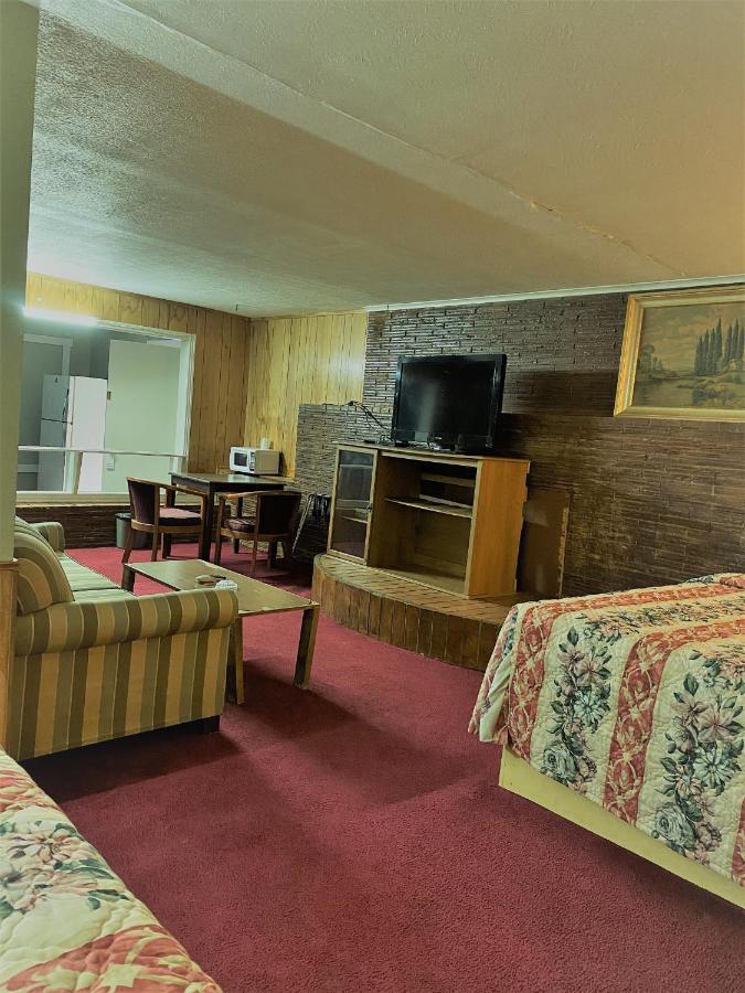 Madill Inn Exterior photo